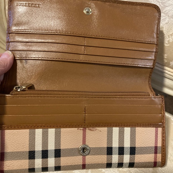 Burberry Long Wallet - Picture 3 of 11